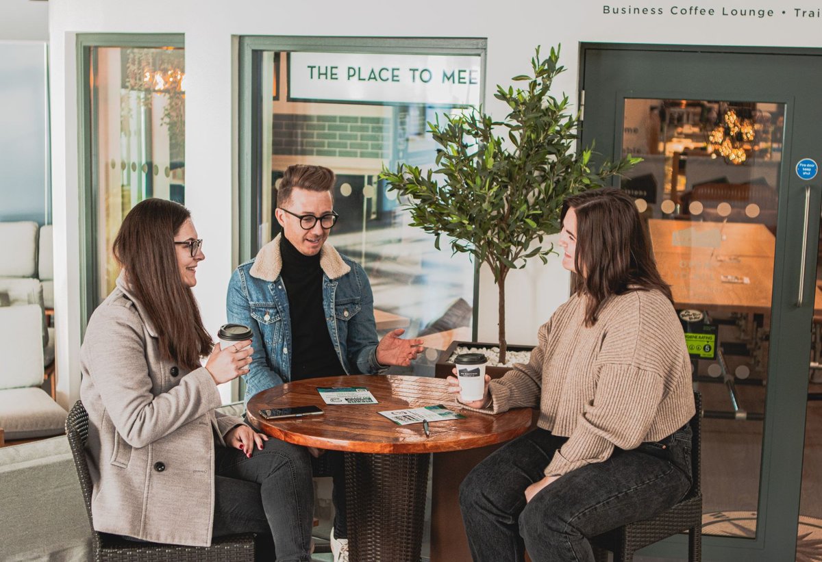 Oeddech chi'n gwybod bod 82% o gydweithwyr wedi ehangu eu rhwydwaith proffesiynol o ganlyniad i gydweithio?

Mae man cydweithio yn eich galluogi i gysylltu â phobl o'r un anian a dod o hyd i ddarpar gleientiaid/buddsoddwyr 🙋‍♂️

Rhowch gynnig ar gydweithio: ow.ly/6ywn50LkhRt