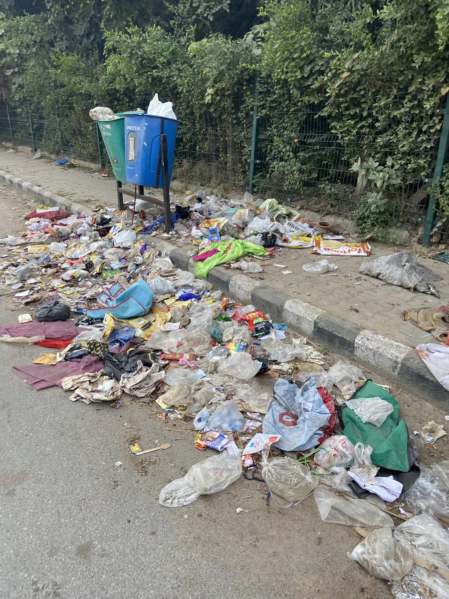 satyan77's tweet photo. @MunCorpGurugram I had shared my contact details via DM, no one contacted me, the heap of garbage is still there and increasing https://t.co/hwHyB31tHY