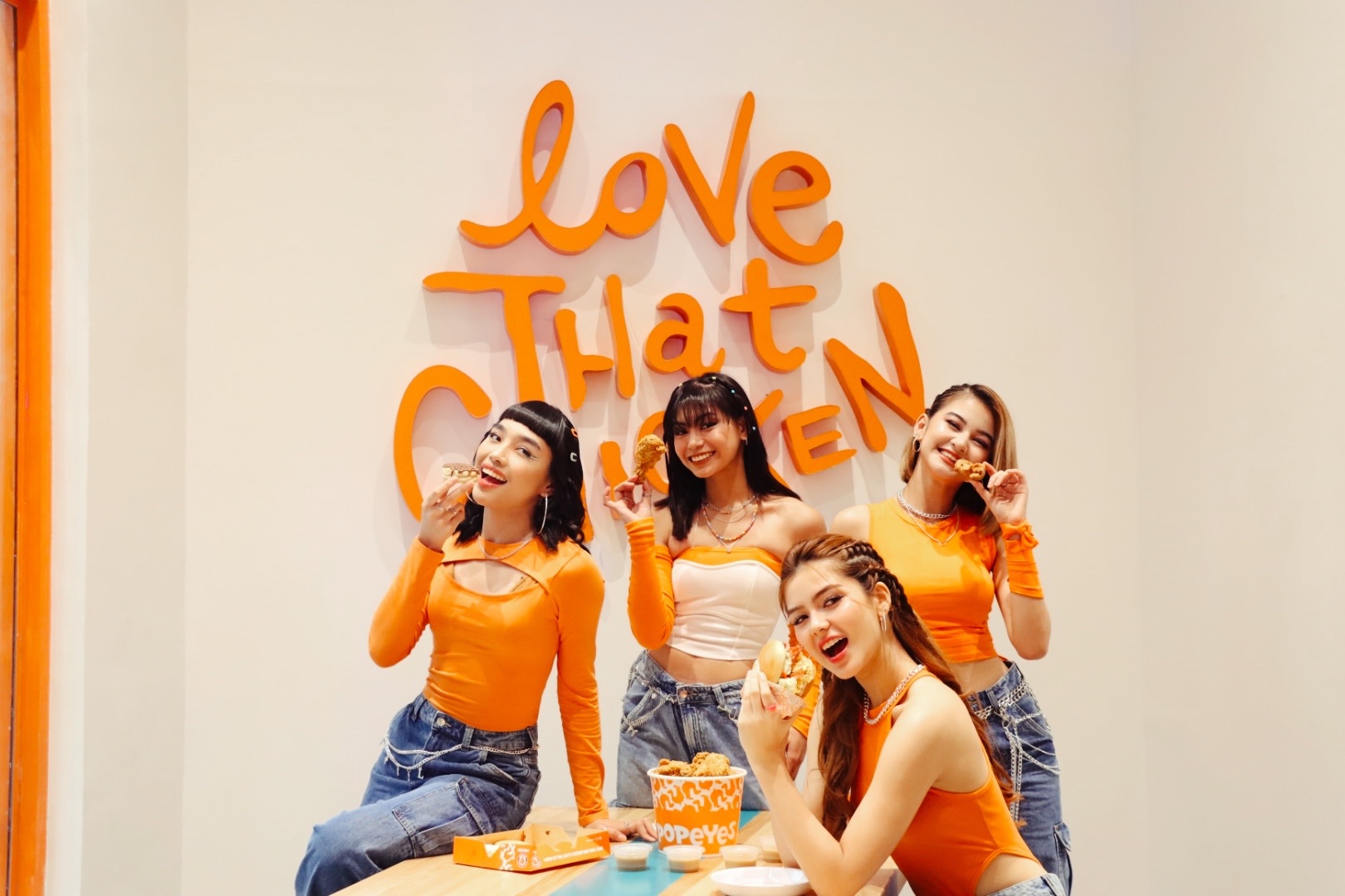 Ff_LyAKUAAIdnJW?format=jpg&name=large