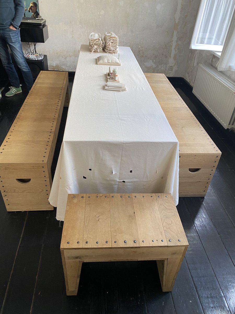 kiekaa's tweet photo. #DDW2022 is weer geweldig met grote en kleine designs &amp; initiatieven oa workshop STOPLAP. Manifest textielkunstenaar Marjolein Keijsper, geïnspireerd door textiel herstelmethodes in kloosterleven.#pennyacademie https://t.co/yDZnCiQOEB