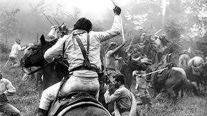 Un 26 de octubre se dió la primera carga ¡Al machete! en 1868. En 1959, #Fidel fundó las Milicias y Camilo pronunció su último discurso, citando versos de Byrne que aún estremecen desde su voz grabada. #CubaViveEnSuHistoria