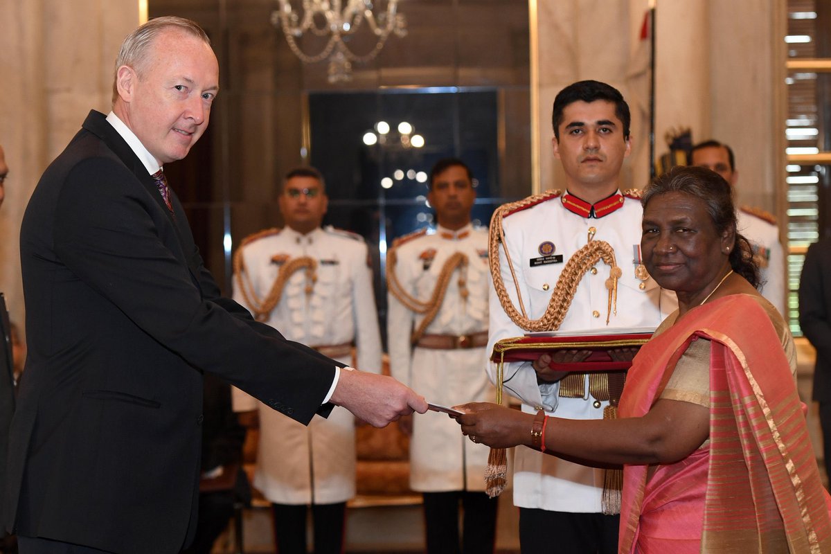 BelgiuminIndia's tweet photo. H.E. Ambassador Didier Vanderhasselt presented his credentials to Hon'ble President of India, Smt. Droupadi Murmu as the Ambassador of Belgium to India in a ceremony at @rashtrapatibhvn today.

This is a special year for 🇧🇪🇮🇳 as we celebrate 75 years of our diplomatic relations. https://t.co/jA273DPMqG
