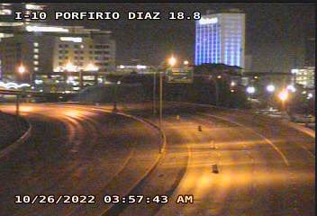 DianaGomezTV's tweet image. 🚧 Overnight road construction crews are working on lanes on I-10 east near Schuster, leaving the left 2 lanes closed. Closure isn’t causing delay, orange barrels are placed, please watch out for crews and drive safe. 

#EPTraffic #KFOX 

Traffic map 🗺️: 
kfoxtv.com/traffic