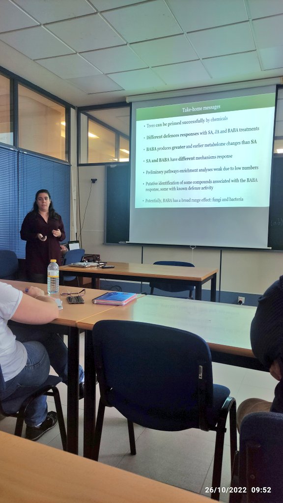 pibgroupIR's tweet photo. 🌳This morning @RosaSanchezLuc1 from @unibirmingham and @BIFoRUoB has explained the effects of high #CO2 #climatechange on #oak trees and #ash trees in #priming defenses and #immunity 
Thanks for the visit and for sharing your knowledge!
@MEMBRA_Trees @UJIuniversitat @ESTCE_UJI https://t.co/bnZGP0dUso