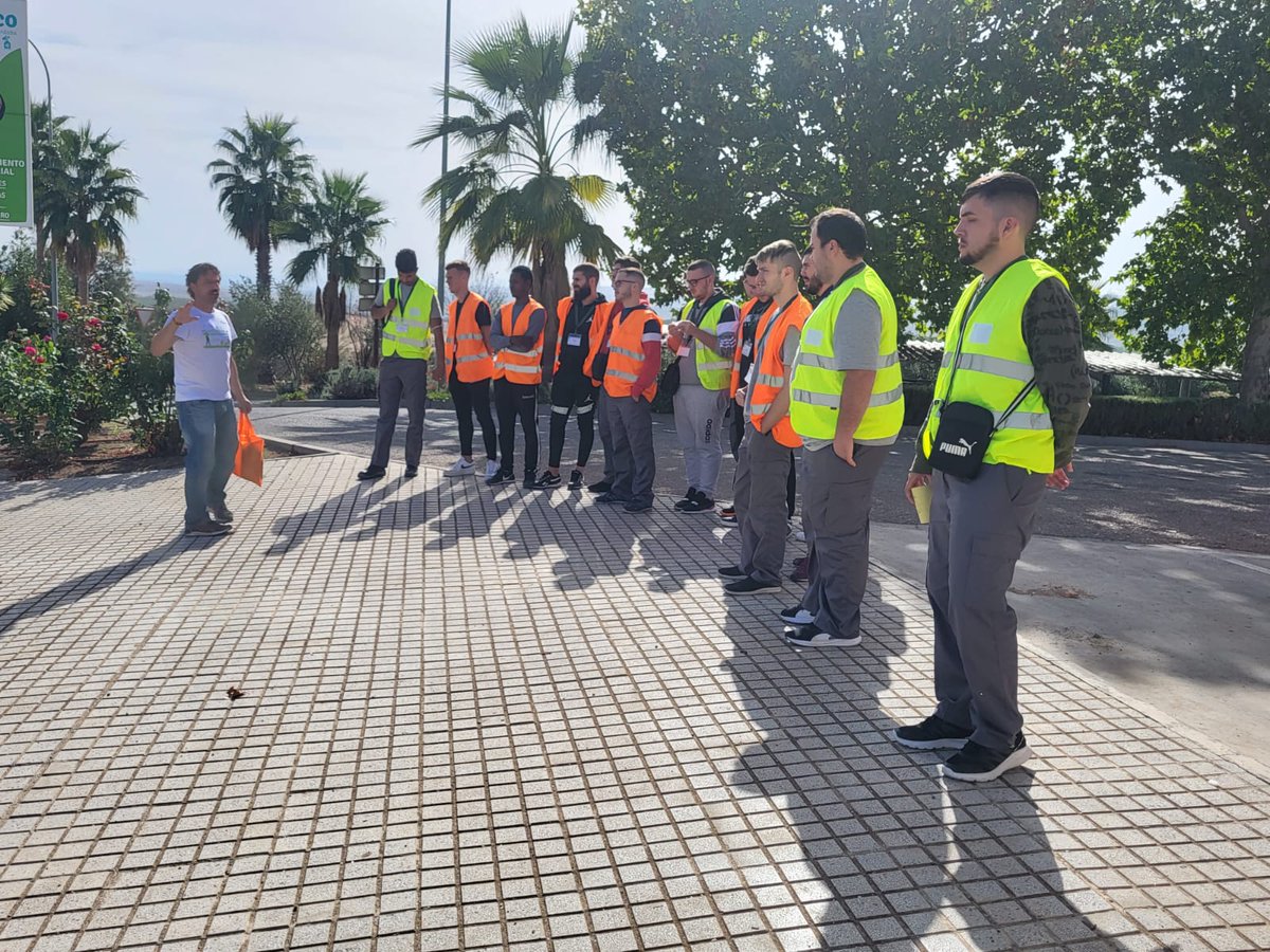 RosarioRodri's tweet photo. #sadecocordoba gracias por atender a los participantes del #ProgramaTandEM "Cuartel de la Victoria" @guacivilCordoba @empleo_SEPE #competenciasverdes en el Complejo Medioambiental de #Cordobaesp #PlandeRecuperacion https://t.co/VDifiKq42n