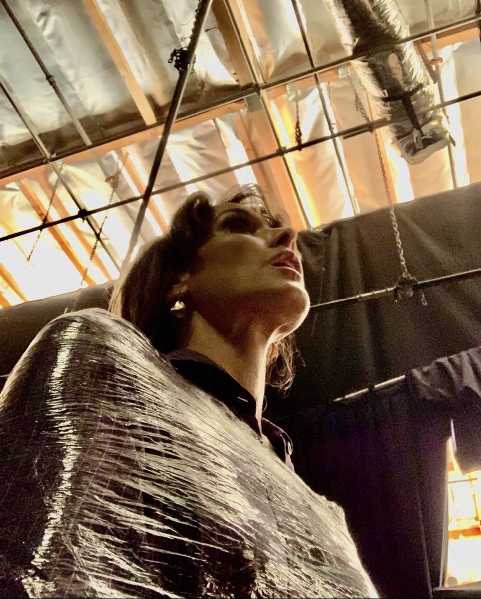 cosmicalbee's tweet photo. Of all that Iโve missed being away for a while, my fav is the passing of time from bubble wrap era to cling film era. Excited itโs a wrap for S3 and canโt wait to see it so sooon ๐โค๏ธ !!! #JenniferBeals #TLWGQ #Wrapped #18thNov https://t.co/Nj6Ion28Rj