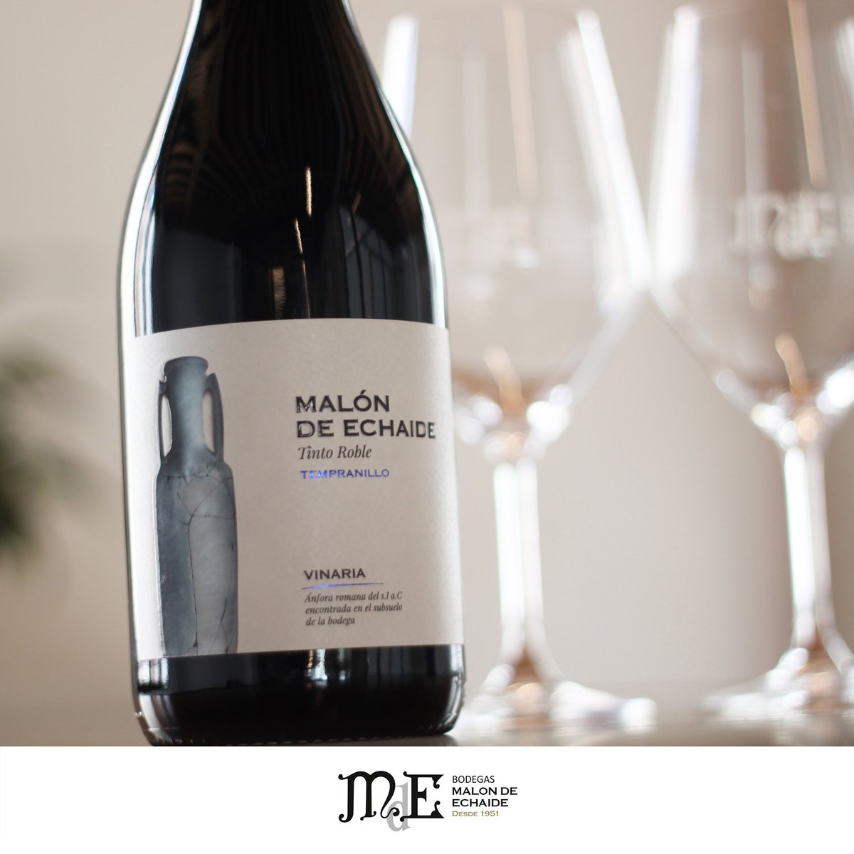 En la etiqueta de nuestro Roble Tempranillo se muestra un ánfora vinaria romana encontrada en el subsuelo de nuestras bodegas, ejemplo del legado viticultor de Cascante.

Ya está disponible su nueva añada en la página web
→ malondeechaide.com/producto/malon…