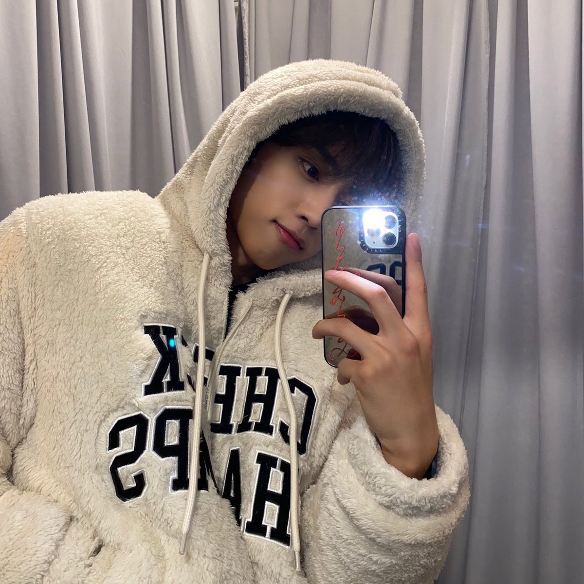 mood_clip's tweet photo. 내가 좋아하는 겨울날의 선우 타래 https://t.co/qTW7Tq8m3j