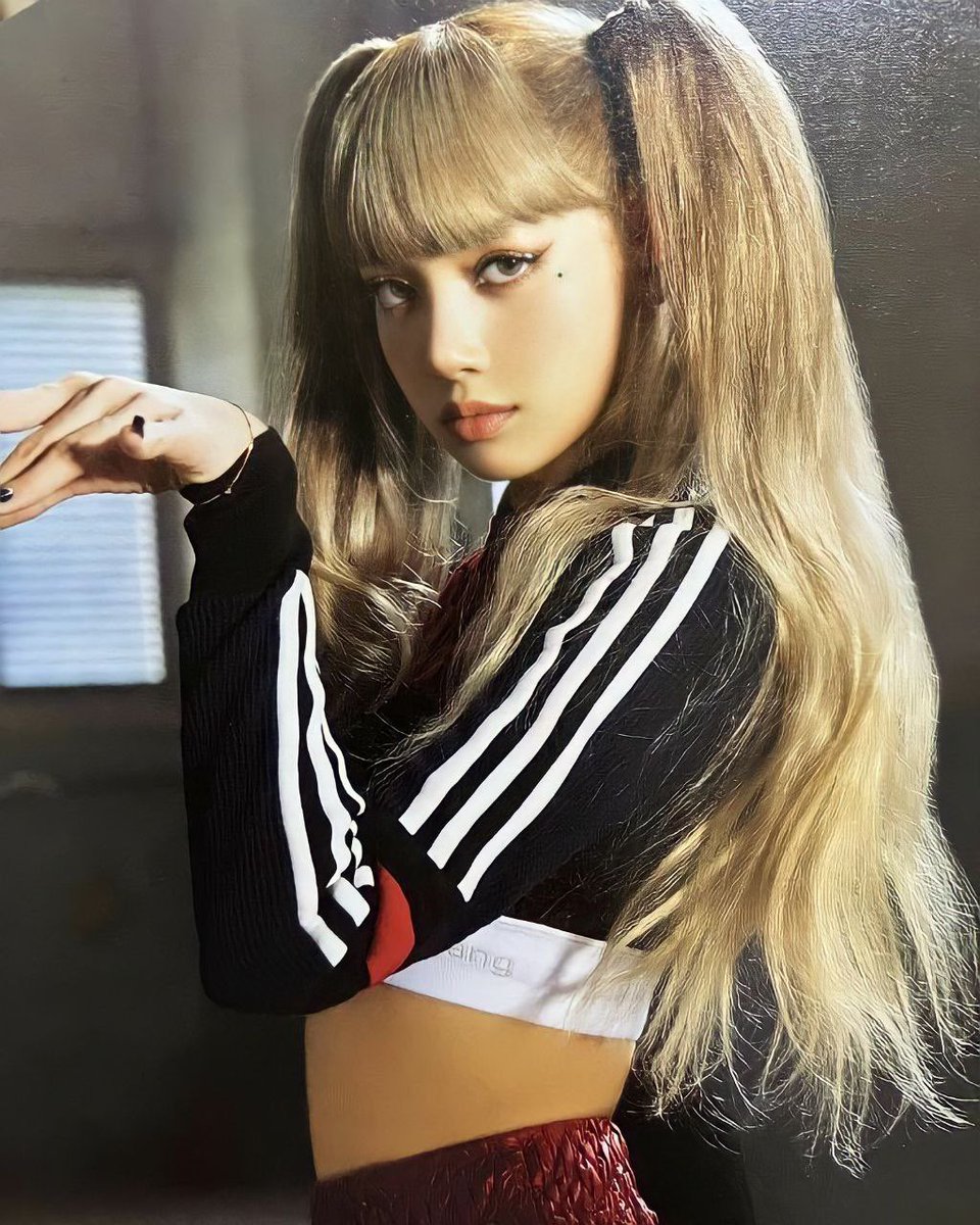 BPINKSPAIN's tweet photo. #LISA hace historia como el acto de K-pop que más rápido consigue 1.000M de reproducciones en Spotify con solo 3 canciones en 411 días

ONE BILLION FOR LISA
#LISA1BillionOnSpotify @BLACKPINK https://t.co/9FCf3Q5HA4