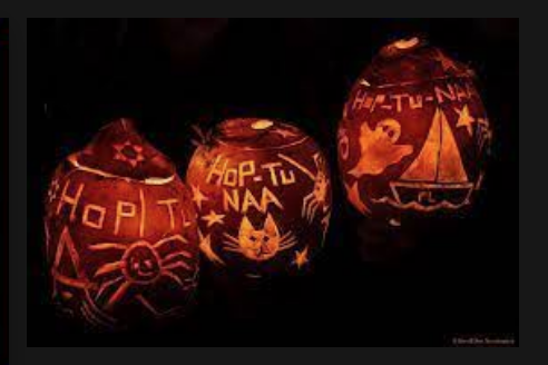 billy_tweet's tweet photo. OIE-HOUNEY

Noght Oie Houney - hop-tu-nay!

Tonight is Oie Houney - hop-tu-nay!
---
Cooinee-jee dy re 'Oie Houney' ennym yn oie shoh ayns Gaelg.

Remember that, in Manx, tonight is called 'Oie Houney' 
('hop-tu-nay' is a line from the song we sing on Oie Houney). 

#Gaelg #Manx https://t.co/nXTG7kDRyw