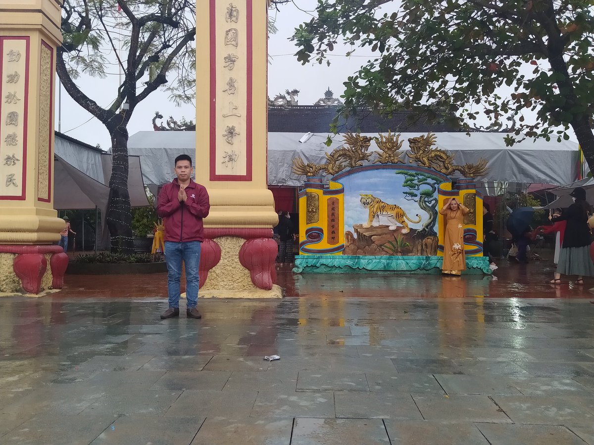 MrPaSyT's tweet photo. Đi xin lộc ! https://t.co/MWN8QeTIJ0