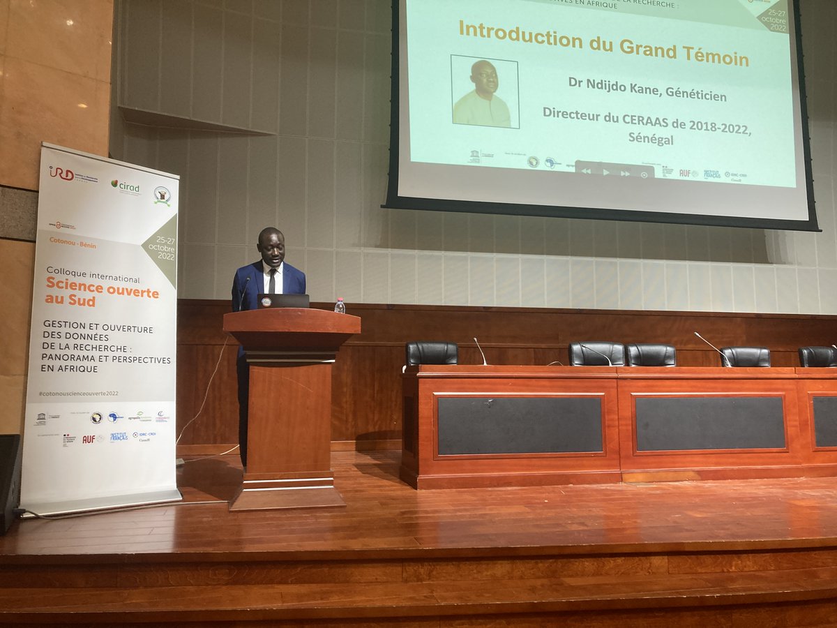 ird_fr's tweet photo. #cotonouscienceouverte2022 |  "Il faut savoir collaborer pour renforcer la #scienceouverte en #Afrique : s'unir au niveau continental et même international, pour contribuer à un développement au sens large." @NdjidoK, généticien et directeur @ISRA_Senegal #CERAAS 
#openscience https://t.co/fwUnWCTW9W