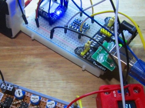 saiki0011's tweet image. 一応ブレボに組んで検証しました
製品によるかもしれませんが
手持ちのものはやはり
3.3V供給では動きませんでした
1枚目3.3v、2枚め5v、3枚目本体から5v
3.3vではランプが消えてるのが判ると思います
いや、大陸製品は謎が深い💦

#DFPlayerMini #DFRobotDFPlayerMini