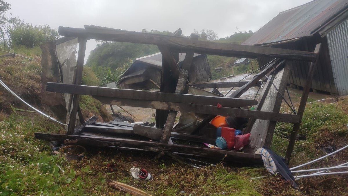 morungexpress05's tweet photo. In #Kiphire district, the lower-section of the #government High School in Phisami village district was blown by storm-forced winds and gales, leading to closure of the school on Tuesday. #SitrangCyclone
https://t.co/pwJFDQprtC https://t.co/DRhuSYtDso