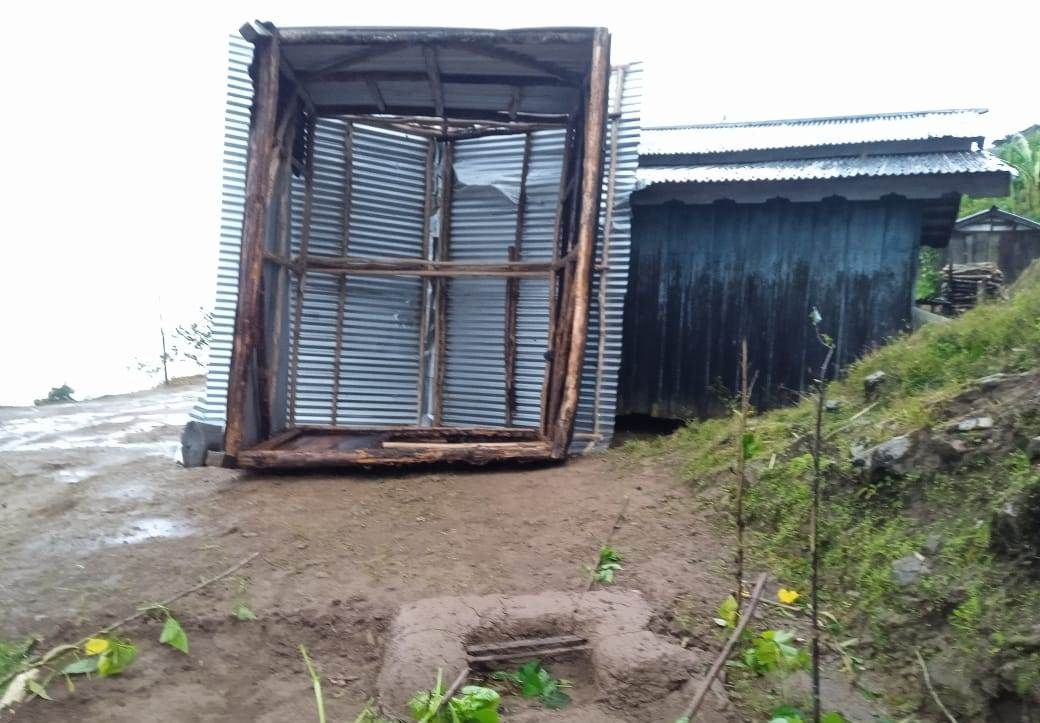 morungexpress05's tweet photo. In #Kiphire district, the lower-section of the #government High School in Phisami village district was blown by storm-forced winds and gales, leading to closure of the school on Tuesday. #SitrangCyclone
https://t.co/pwJFDQprtC https://t.co/DRhuSYtDso