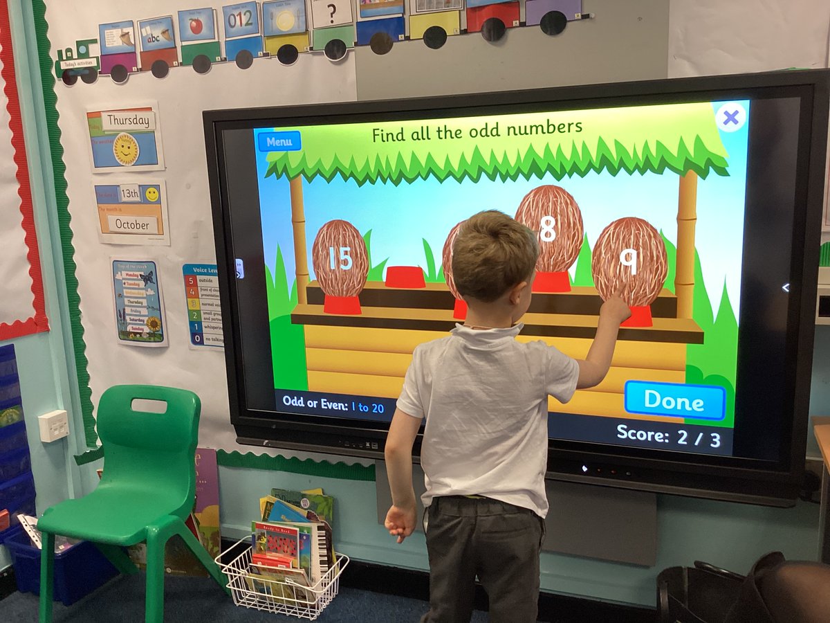 SMOS_P2C_LCSC's tweet photo. Take a look at our active maths lessons, we are learning all about odd and even numbers 0-100! https://t.co/MSoCpvH6H9