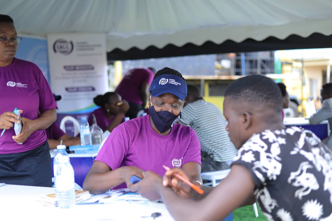 ConsumerUCC's tweet image. Day 2: Consumer Affairs team together with the Cyber security team of the Commission at Ntuusi Market in Rwemiyaga County. Sensitising consumers on #Illegitimatedevices, #Deviceverification, #Digitalinclusion &amp;amp; #SIMUKLEAR @UCC_Official @UgCERT