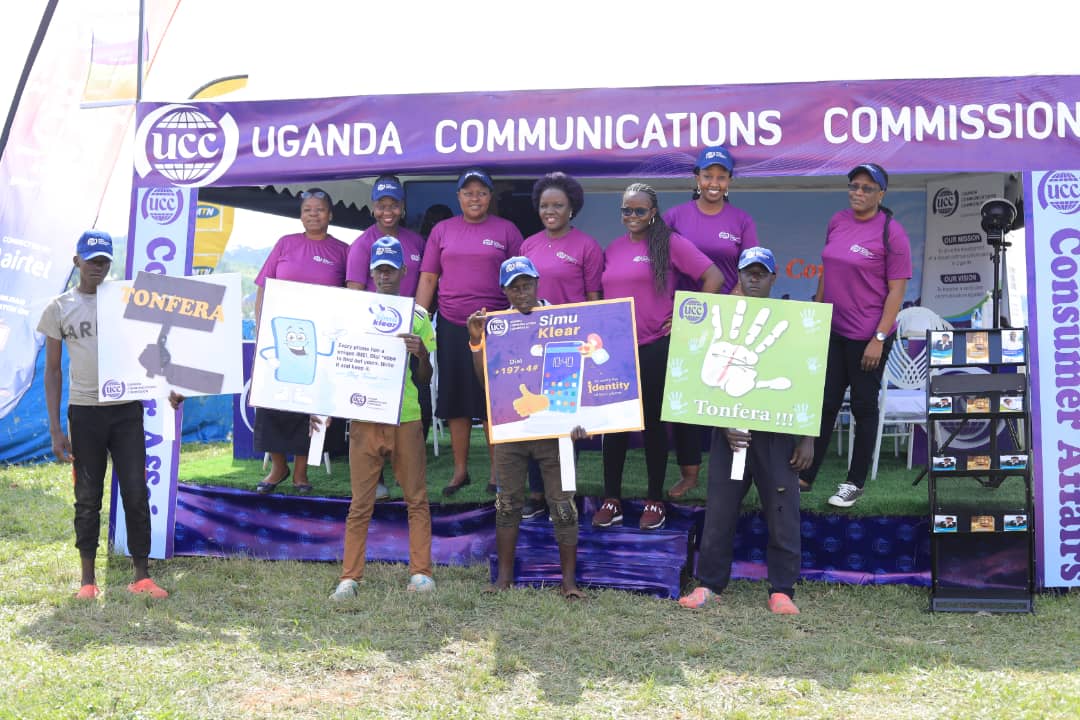 ConsumerUCC's tweet image. Day 2: Consumer Affairs team together with the Cyber security team of the Commission at Ntuusi Market in Rwemiyaga County. Sensitising consumers on #Illegitimatedevices, #Deviceverification, #Digitalinclusion &amp;amp; #SIMUKLEAR @UCC_Official @UgCERT