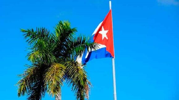 Aquí en la #IslaRebelde no cederemos un ápice con la Revolución, el socialismo y nuestra soberanía. #FuerzaCuba