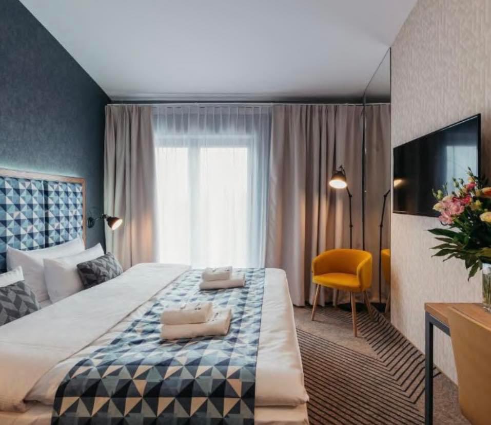 NCWorldchoice's tweet photo. ✈️🤍 KRAKOW 🤍✈️ #Krakow 4th March 2023 x 3 nights - ONLY £289pp‼️ Call or PM to book 📲📞 #Booknow ☎️02870822115 #travel #offer #traveldeal #package #flights #traveller #holiday #winter https://t.co/FAH7FB0T7f