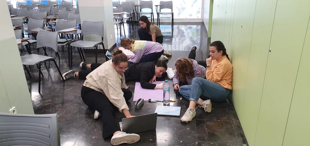 euit_terrassa's tweet photo. Un any més, comptem amb la col·laboració de @vanfu_elearning per a la docència de l'assignatura de Comunicació Adaptada de 4rt curs del grau en #TeràpiaOcupacional
Moltes gràcies! 🤗
#euit #euit_terrasa #someuit #TO #TOsuma #socTO #aixoesTO https://t.co/k3tbXjALGd