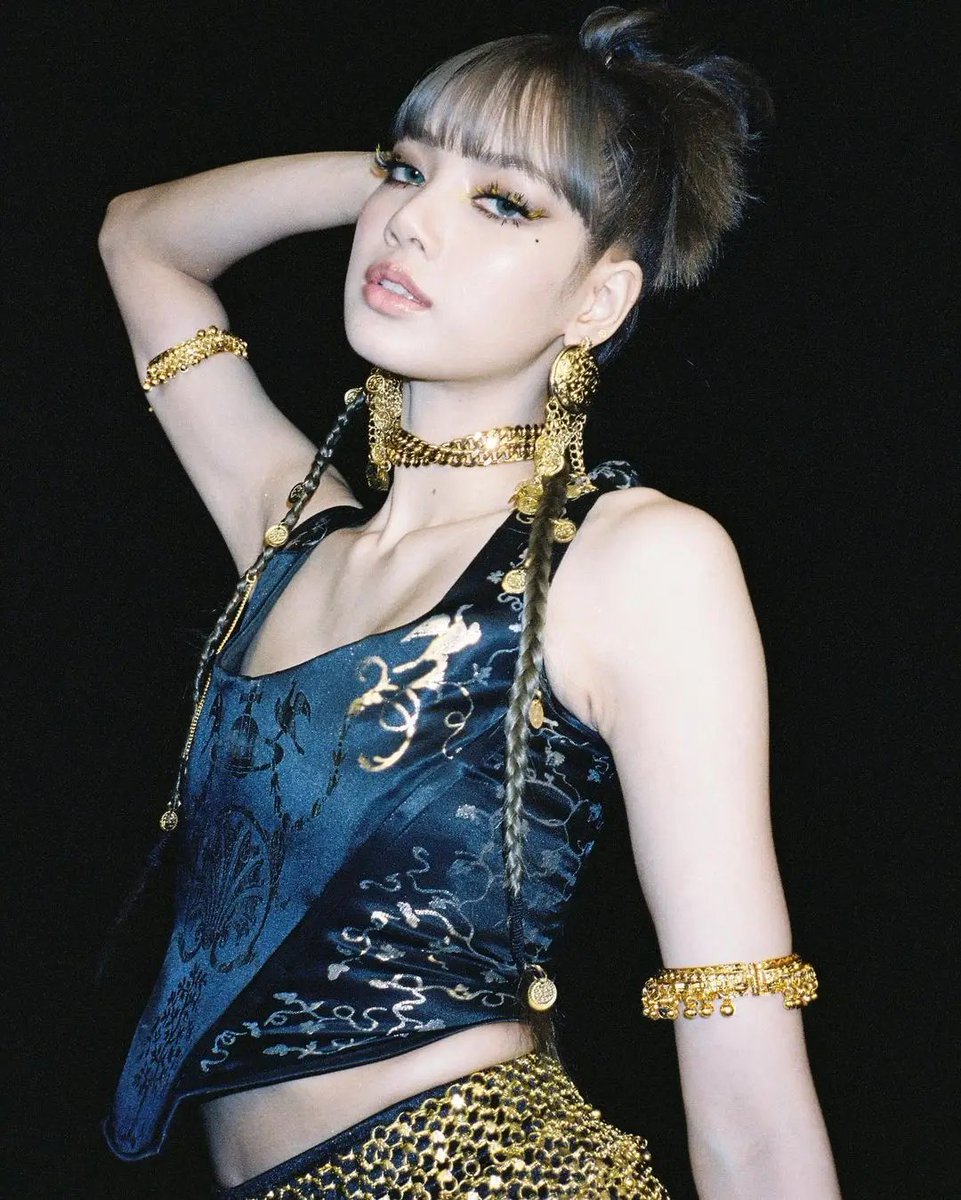 preciousxx__'s tweet image. #LISA สร้างประวัติศาสตร์อีกครั้งกับการเป็นศิลปิน K-Pop ที่มียอดสตรีมเกิน 1 พันล้านครั้งบน Spotify ที่เร็วที่สุด โดยใช้เวลาเพียง 411 วัน และมีเพียง 3 เพลง
ONE BILLION FOR LISA
#LISA1BillionOnSpotify
#LALISA #MONEY #SG