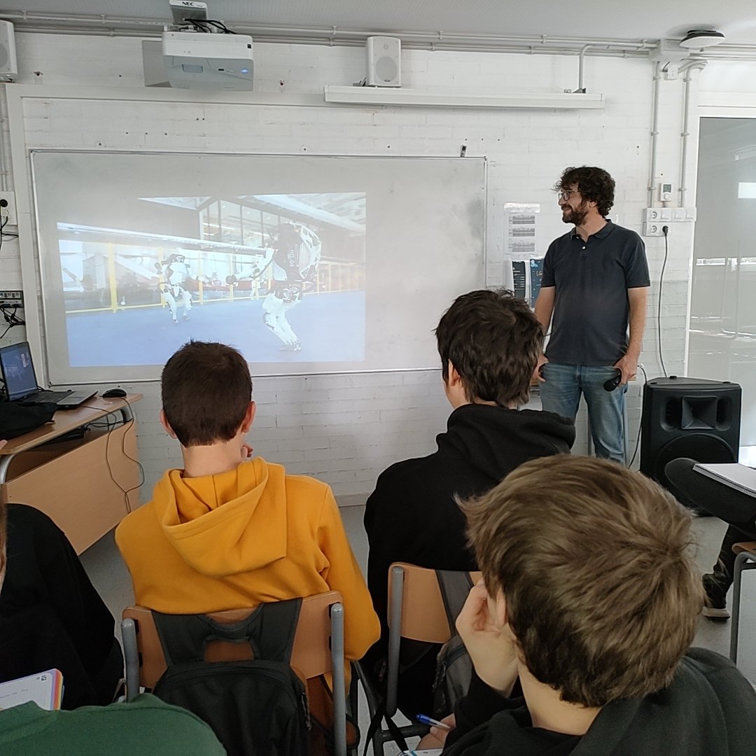 SINS CARDENER (@sinscardener) on Twitter photo Obrim el Projecte "L'Era digital" de 4t d'ESO amb la conferència de l'Armand Vilalta, Màster en Intel·ligència Artificial, investigador del Barcelona Supercomputing Center. Gràcies Armand! Obrim el Projecte "L'Era digital" de 4t d'ESO amb la conferència de l'Armand Vilalta, Màster en Intel·ligència Artificial, investigador del Barcelona Supercomputing Center. Gràcies Armand!