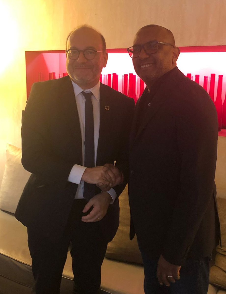 Merci à Renganaden Padayachy, ministre des finances, de la planification et du développement de #Maurice pour cet échange constructif et prometteur pour notre coopération 🇲🇺🇫🇷🇪🇺 @GouvMaurice
