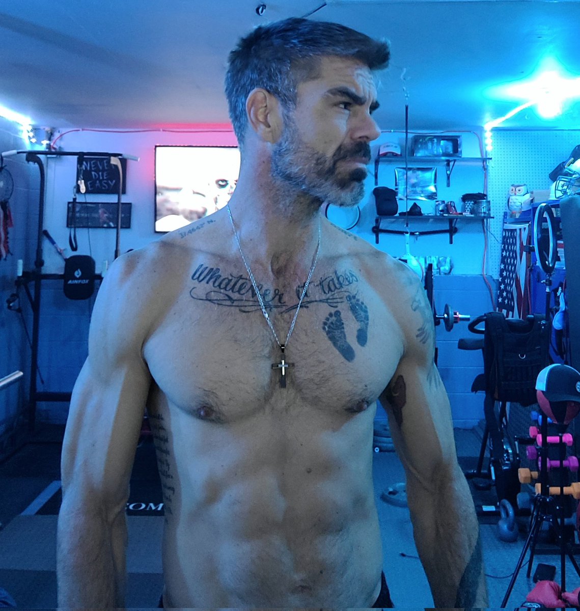 Built not bought! 

Confidence is earned motherfucker! 

Stack wins before others hit the snooze button! 

#earned #builtnotbought #win #confidence #shred #nofilter #fitnessover40 #nbgaf #repcity