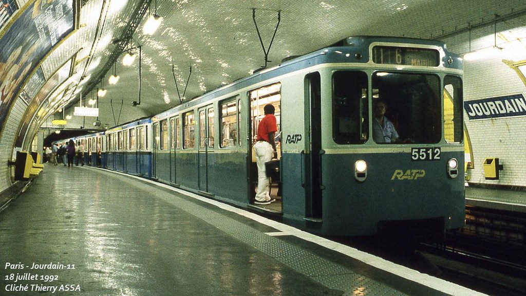 Metro_Insolite's tweet photo. @PARISMARAIS Les premiers métros sur pneumatiques étaient en réalité les #MP55 (et encore, si l'on excepte le prototype #MP51), remplacés entre 1995 et 1999 par les actuels #MP59 (dont ils étaient très proches techniquement) en provenance de la @Ligne4_RATP... https://t.co/1FrCOu1Rge