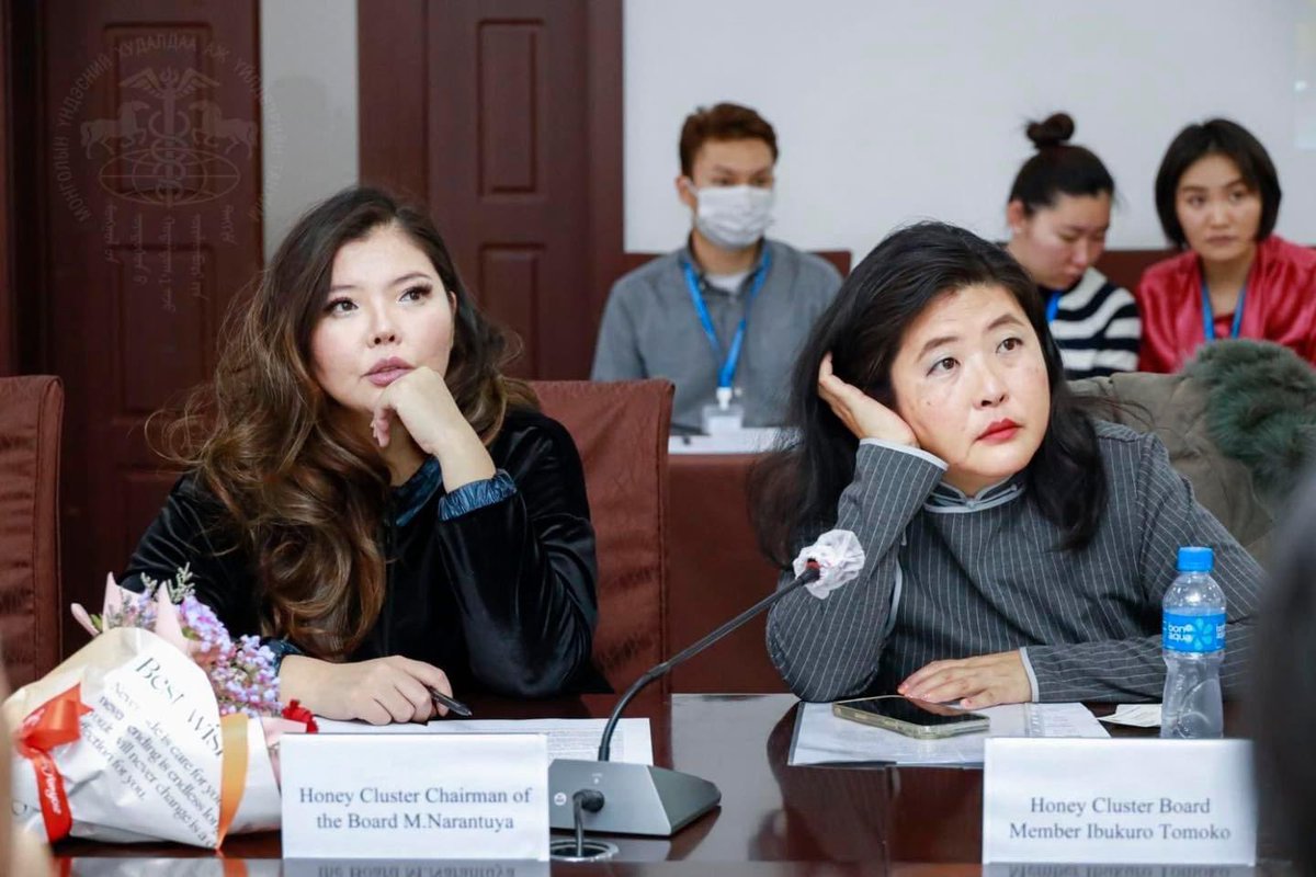 Зөгийчид удахгүй бүтээгдэхүүнээ их хэмжээгээр экспортлох боломж нээгдэж бгаа юм бн. Жиргээний од эхч нарт баяр хүргэе.