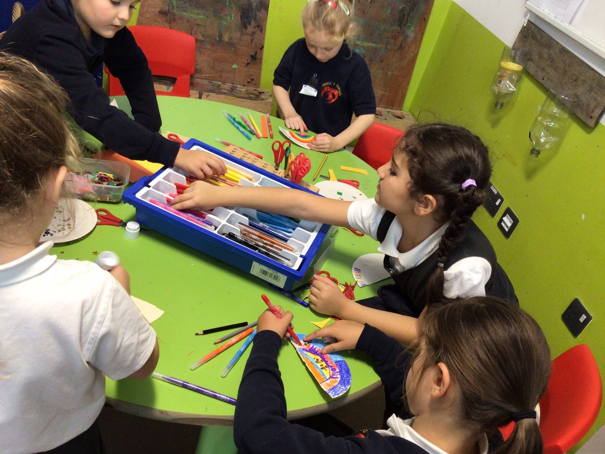 ysgolyddraig's tweet photo. #YYDrheidol getting creative with Diwali by making diva lamps on our independent learning #yydexpressive https://t.co/uhZYkumZqn