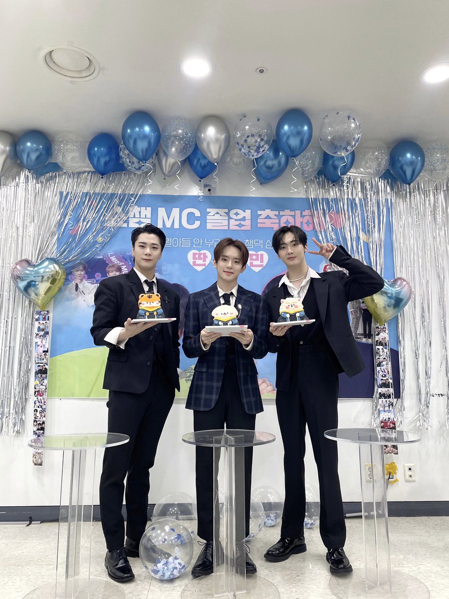 yoon_ddana_04's tweet photo. 😭😭😭
タンコンミンずっと大好きだよ～～！そして2年8ヶ月お疲れ様🥺
(タンコンミンがMCのショーチャン1回は行きたかったな、) https://t.co/liSJk2q3Cy