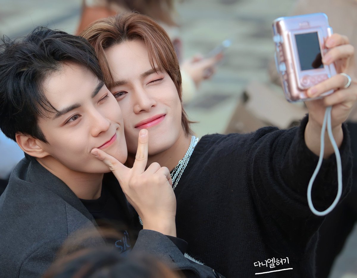 221022 음중 일일팬매

빛이 나 ✨️ 

#임주안 #서성혁 #주안 #성혁
#imjooan #seosunghyuk
#TAN #BEAUTIFUL_LIE
#티에이엔
<a href="/tan__official_/">TAN_official</a>