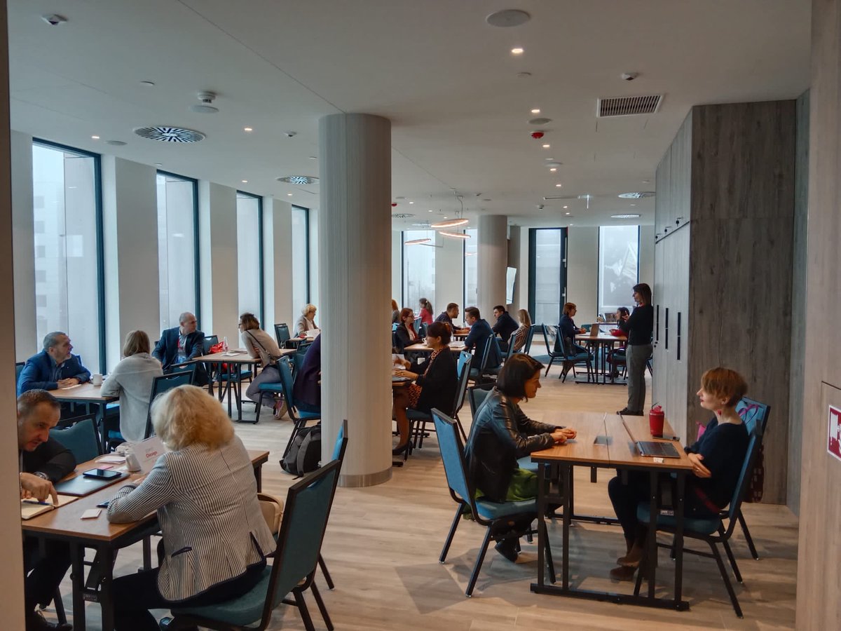 POT_GOV_Pl's tweet photo. Od rana w @Miasto_Lodz toczą się rozmowy bilateralne przedstawicieli regionalnych organizacji turystycznych z dyrektorami #ZOPOT, a reprezentanci lokalnych organizacji turystycznych szkolą się z zakresu mediów społecznościowych. #ForumPOTROTLOT https://t.co/mpdYxMLMsa