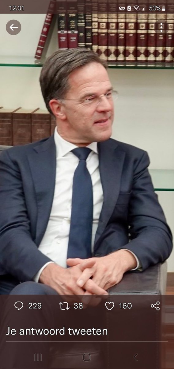 mr. drs. Peter Baars on Twitter "Kijk maar hoe bescheten hij kijkt, als hem verteld wordt wie