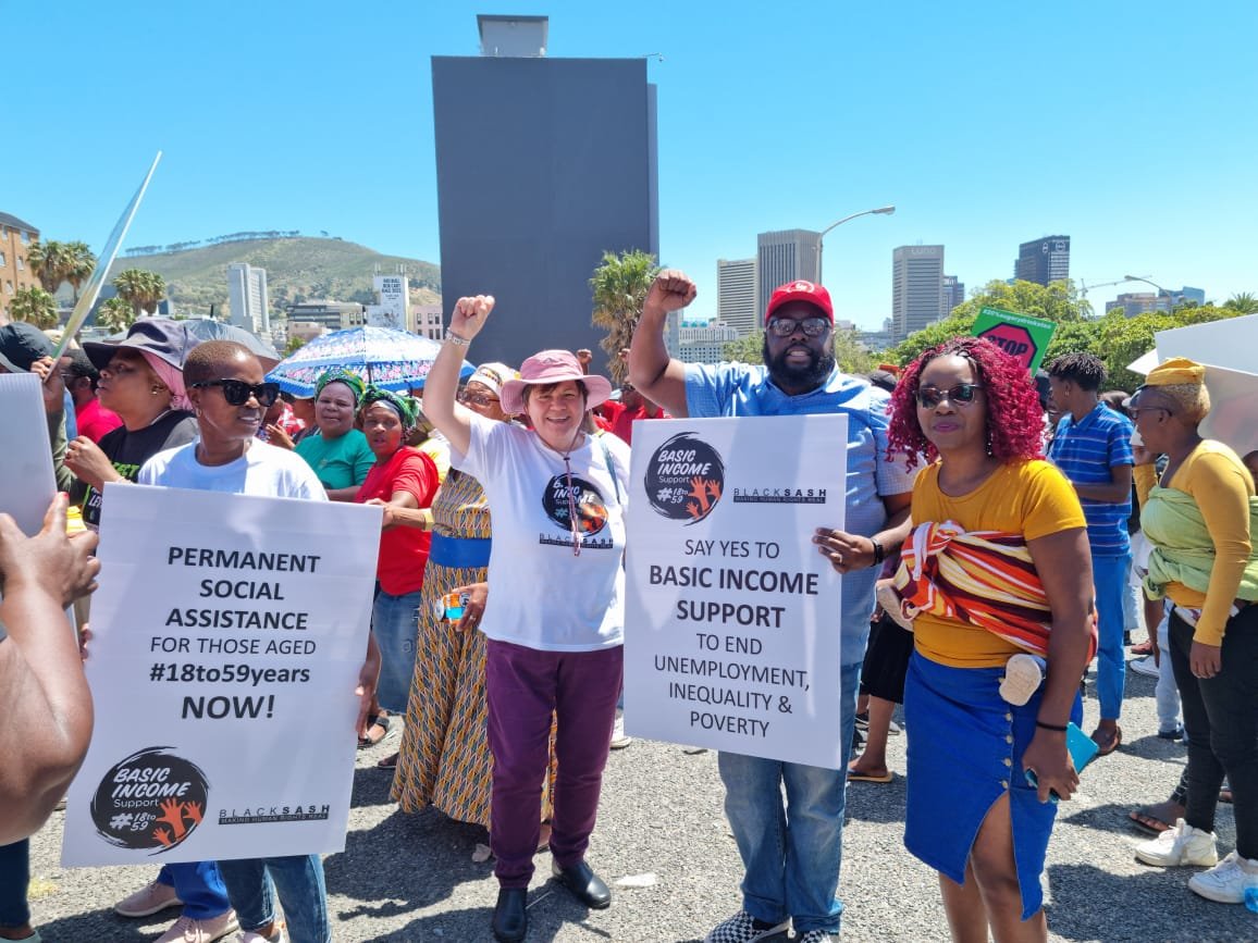 black_sash's tweet photo. Meanwhile ahead of the #MTBPS2022 Black Sash, members are waiting to hear the statement. #BasicIncomeSupport and a #UBIG, @TreasuryRSA we eagerly away to hear what the Minister has to say https://t.co/es1vZkquXo