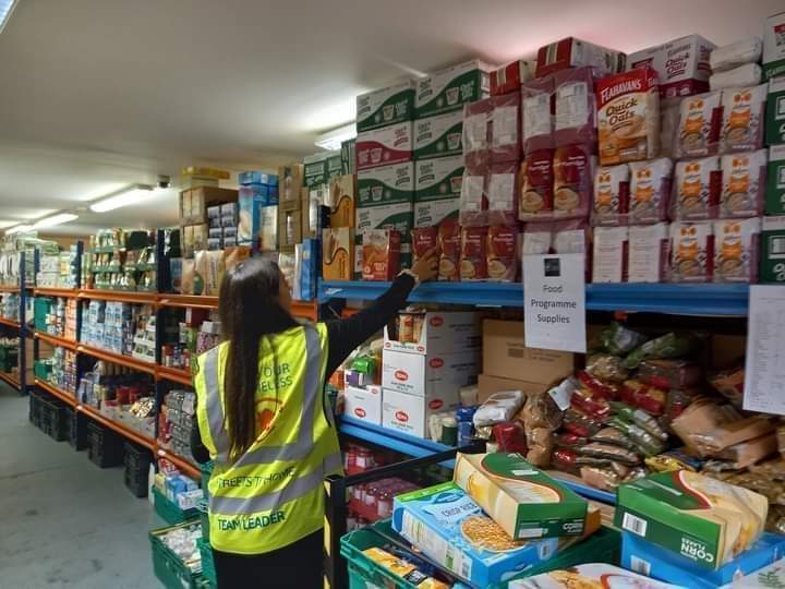 TonyWal15180554's tweet photo. Its a sunny wednesday morning and the  FOH HQ &amp; food bank here in finglas is currently back  open this morning until 6.00pm this evening for anyone seeking advice or support from our team or for anyone looking to drop of any donations of food or warm clothing

#Givenback https://t.co/diPeqypgqT