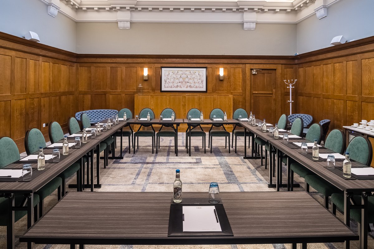 KeyIntDesigns's tweet photo. The meetings move at the speed of the slowest mind in the room. So we try to create positive energy by adding a glimpse of glamour. The Glamour style interiors are very tasteful, elegant, shiny and rich.
@DominvsGroup
#meetingrooms #meetingroomsinterior #confererenceroominterior https://t.co/AMYjpbVyba