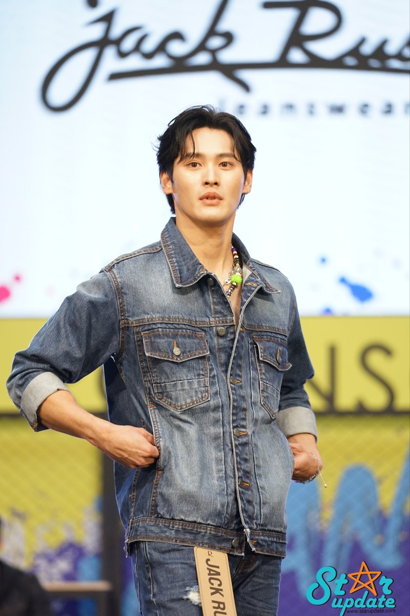 webstarupdate's tweet photo. เก้า นพเก้า ร่วมเดินแบบในงาน #RobinsonJeans2022
#RobinsonJeans2022xKAO 
#number_9th https://t.co/RaKcRAzg0w