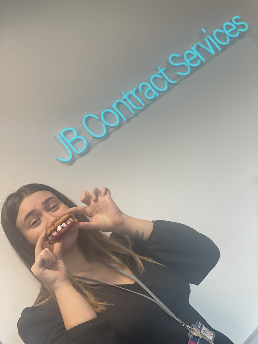 Happy Wednesday!

Anyone else excited for Halloween? 🎃

#wednesday #happyhumpday #halloween