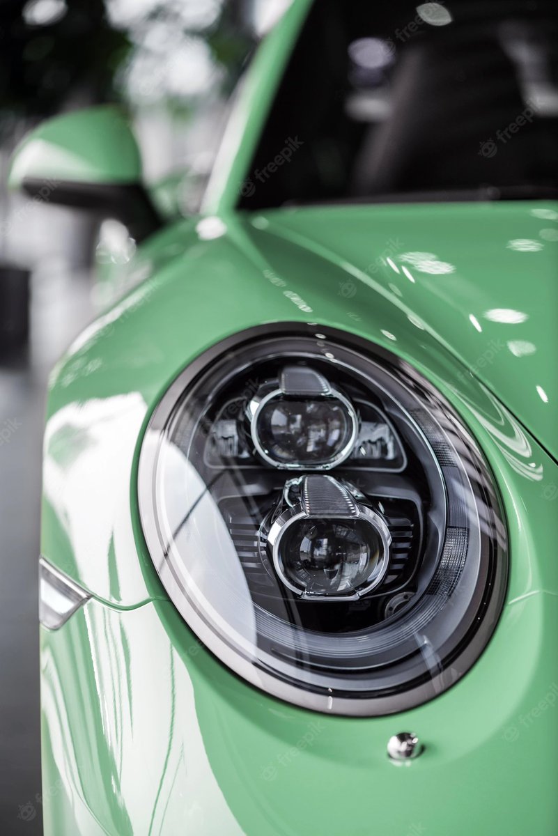 Porsche in green