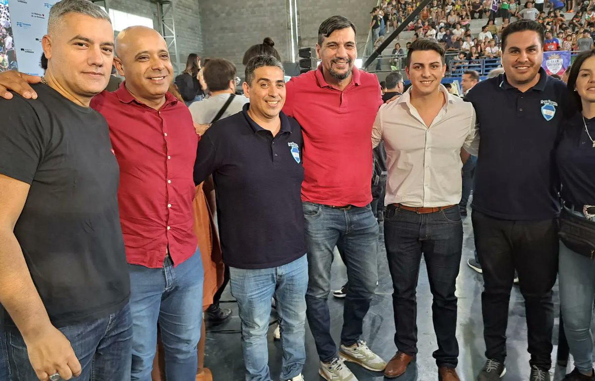 UCBLaMatanza's tweet photo. Queremos agradecer a @FerEspinozaOK que en el día de ayer, que con las autoridades del @ENACOMArgentina entregaron 4000 tablets para los chicos de los clubes de barrio y escuelas 
Agradecidos por cada decisión de nuestro intendente hacia los clubes de barrio https://t.co/tcAcKMrnvE