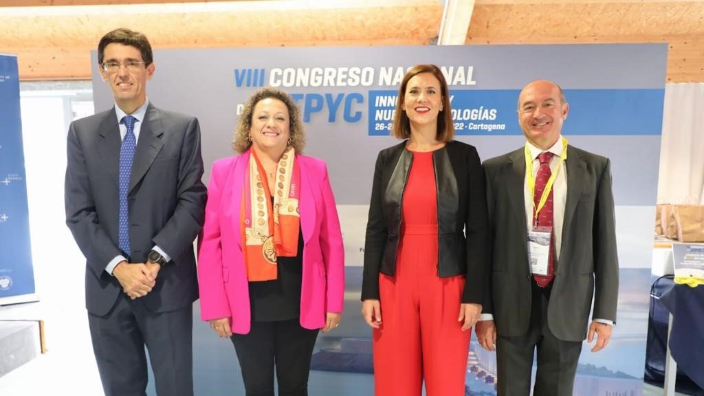 PuertosEstado's tweet photo. El presidente de la #ATPyC, Manuel Arana, inaugura el VIII Congreso Nacional de la ATPyC en Cartagena, junto a la presidenta del @PuertodeCtg, Yolanda Muñoz, y la directora Corporativa de @PuertosEstado, Pilar Parra, ante más de 200 profesionales del sector portuario y costero. https://t.co/Lbw9uqVQsf