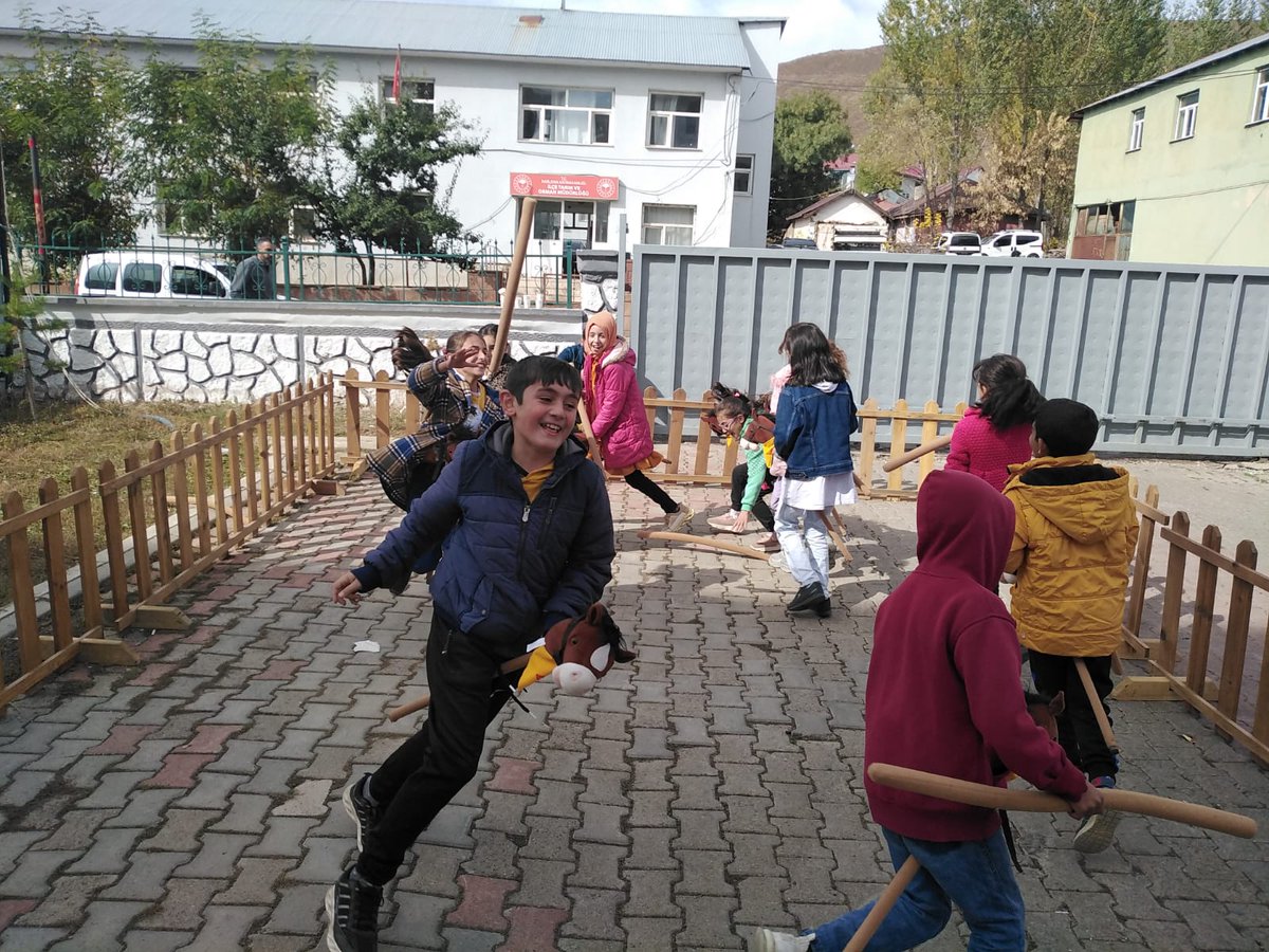 Dortyol12mem's tweet photo. Karlıova Kaymakamlığı tarafından İlçemizde düzenlenen Etnospor Etkinliğine katılım sağladık.@bingolmem @halilyucel6060 @yusuf_tokus @halukcakan12 @karliova_resmi @KarliovaMEM @Maliyldz12 @Azizbingoll @emrahdemrbag23 https://t.co/8JL2hfHEG4