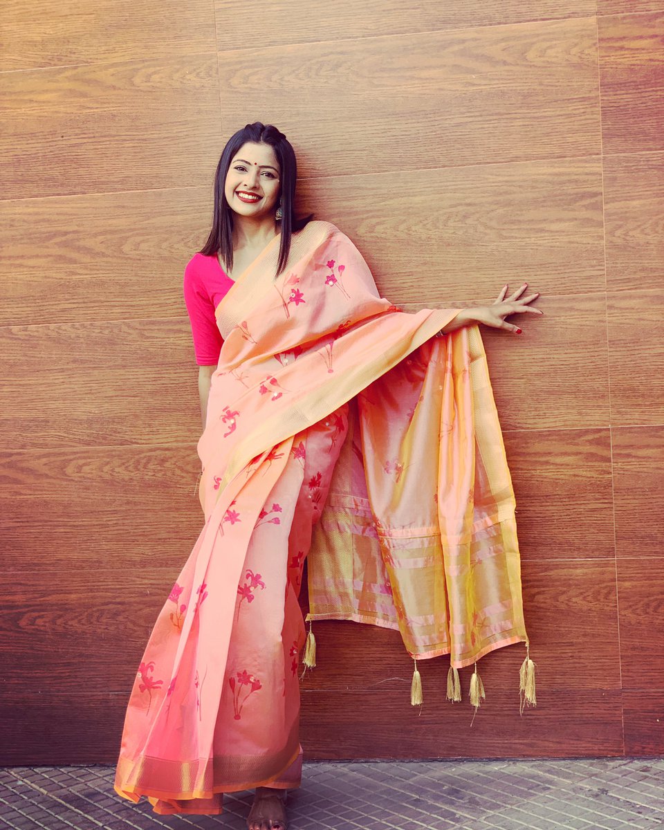iPriyaSinha's tweet photo. Nari इन Saree 😍 https://t.co/X1emO34LGf