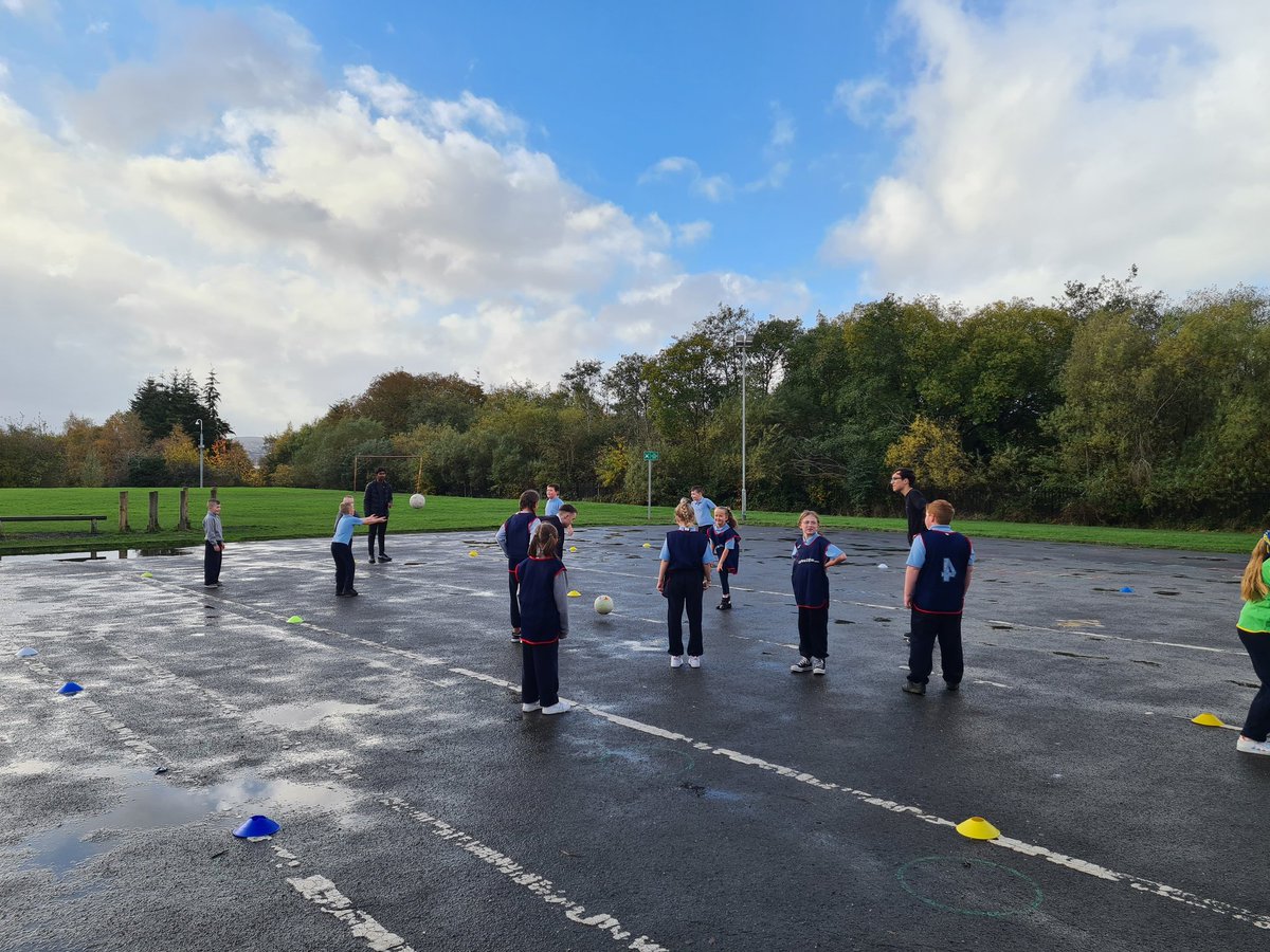 LEADERSHIP Well done to <a href="/braidhurstpe/">Braidhurst Faculty of HWB 🏓🍎</a> sports leaders who  delivered their 1st session at <a href="/Logans_Primary/">Logans PS and NC</a> this morning developing possession through netball. 🏐