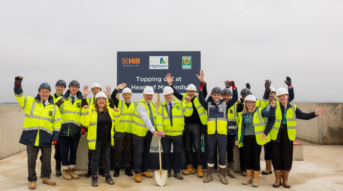 .@HightownHA has reached a key stage in the #construction of its landmark #affordablehousing #development in Maylands Avenue, Hemel Hempstead and celebrated the milestone with a topping out ceremony with Sir Mike Penning MP, @DacorumBC and @Hill_Group_UK. labmonline.co.uk/news/topping-o…