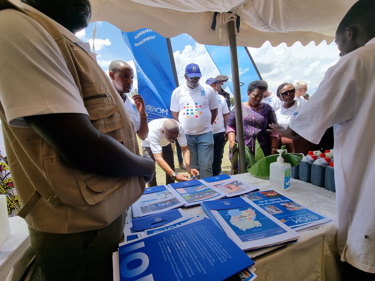 Minister @JustineLumumba tours an exhibition of UN work; joined by UN Resident Coordinator @SusanNamondo, IOM Uganda chief @SanusiTejan, @FAOUganda boss @queridoAntonioL, @UNCDF Uganda's @DDPozhidaev, @UNAIDS_UG's @jtmakokha, @UNFPAUganda's @otienoma and other dignitaries.