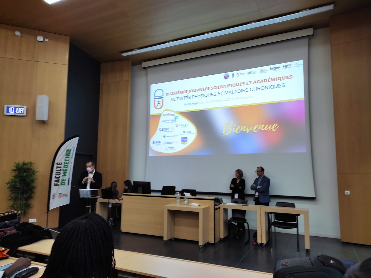 DuprCaroline1's tweet photo. Ca y est,  les journées scientifiques sont lancées !!!! @Univ_St_Etienne https://t.co/cblA2Ofzt3
